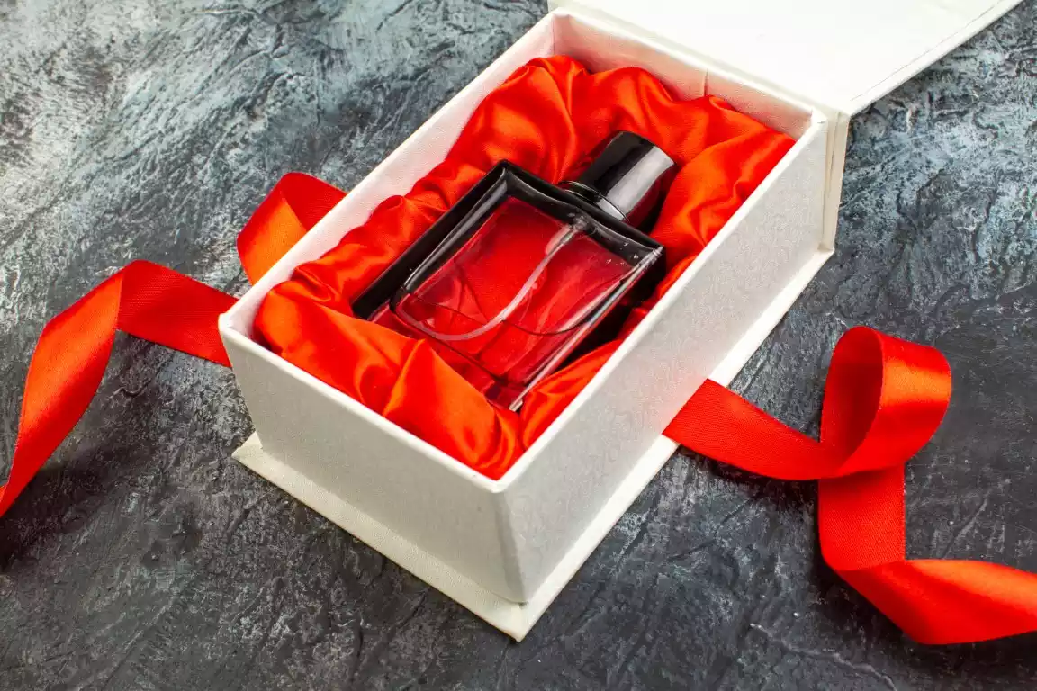 Luxury perfume gift box presentation
