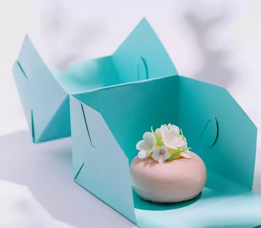 Luxury collapsible gift box assembled